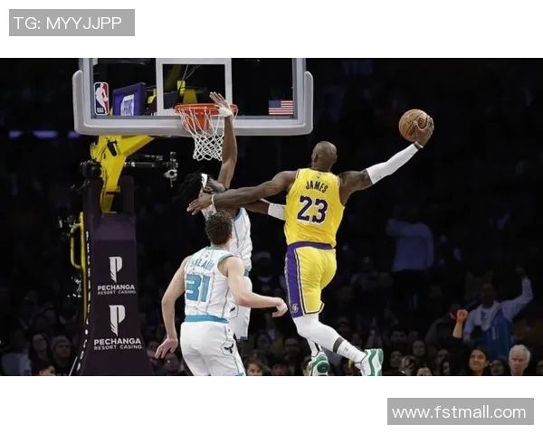 今天湖人队迎战强敌，期待球星们的精彩表现与团队默契的完美结合